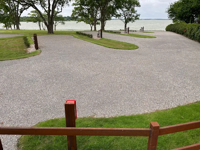 my LITTLE LUXURY RV park Picture 4