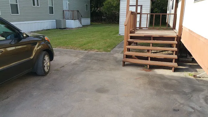 Lazy Wasp Manufactured Home Community Picture 2