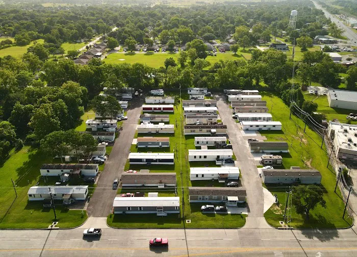 Lazy Wasp Manufactured Home Community Picture 3