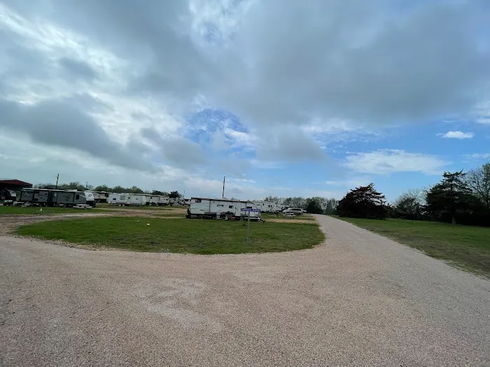 Nicholson Lake Road RV Park Picture 3