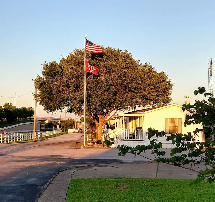 Holiday RV Park Picture 4