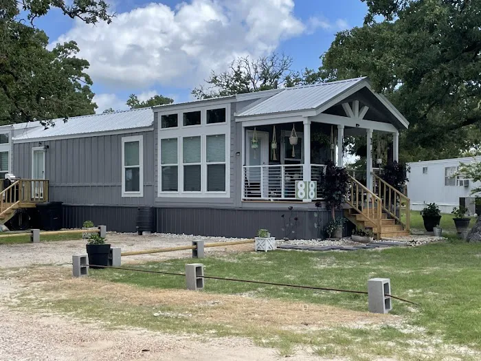 Glen Oaks Mobile Home Park Picture 5