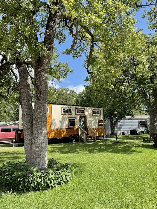 Glen Oaks Mobile Home Park Picture 9