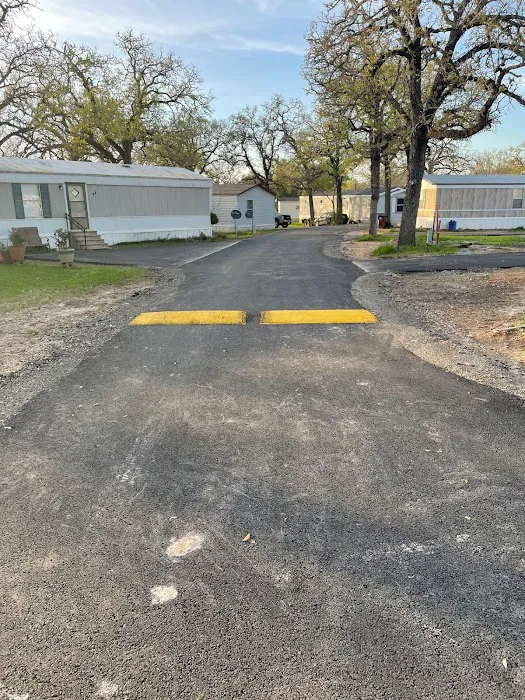 Glen Oaks Mobile Home Park Picture 7