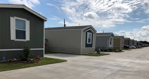 Casa De Campo Manufactured Housing Community Picture 4