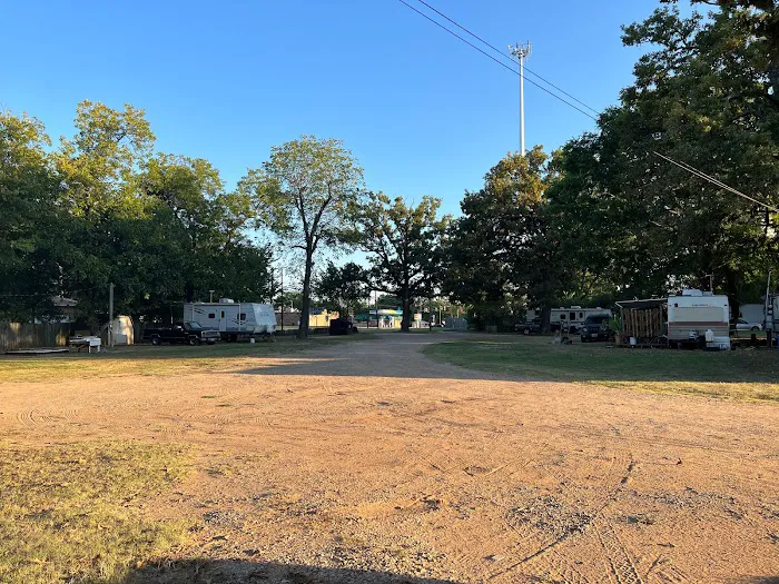 Camp Paris RV Park Picture 2