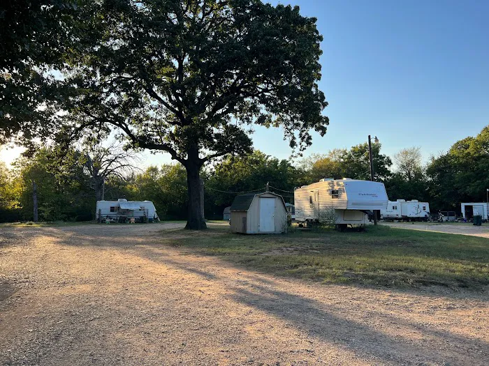 Camp Paris RV Park Picture 1