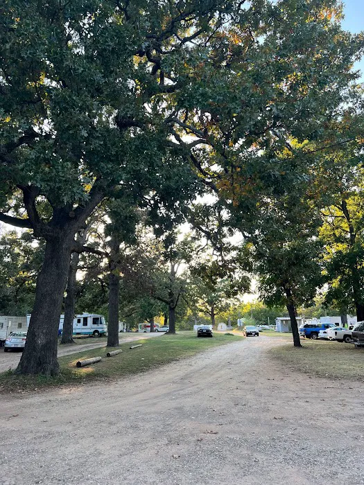 Camp Paris RV Park Picture 4