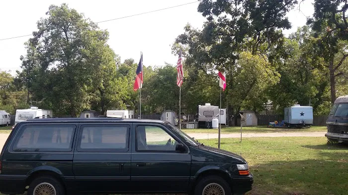 Camp Paris RV Park Picture 10