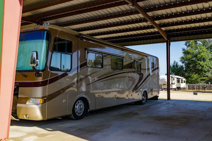 GTL Paris RV Park Picture 10