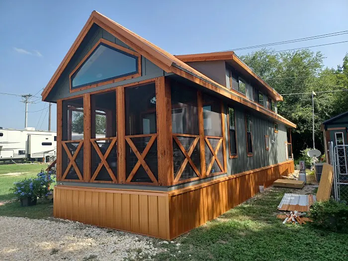 Lucky's RV Park Picture 1