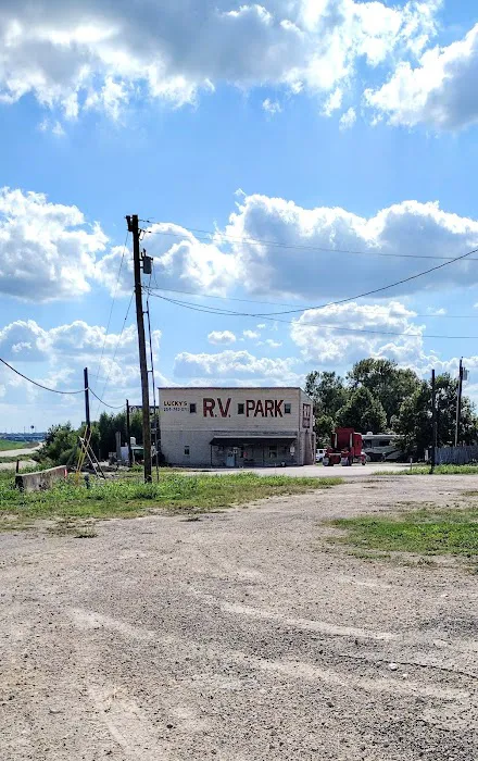 Lucky's RV Park Picture 4