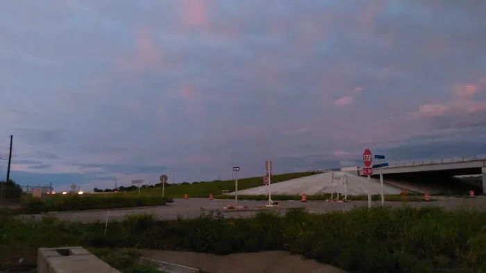 Lucky's RV Park Picture 7