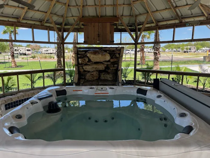 Hardy's Resort RV Park - College Station Picture 3