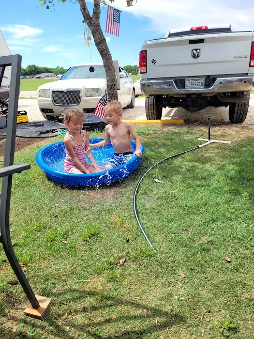 Speegleville RV Park Picture 4