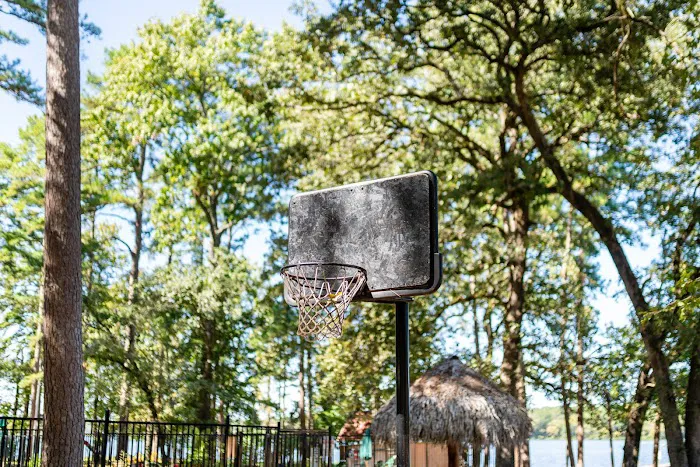 Crockett Lakefront Rv Resort & Marina Picture 6