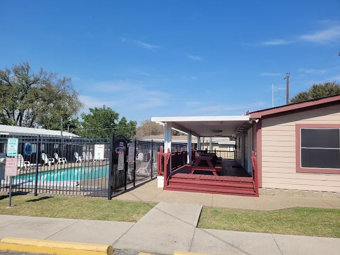 Lake Forest Mobile Home Park Picture 2