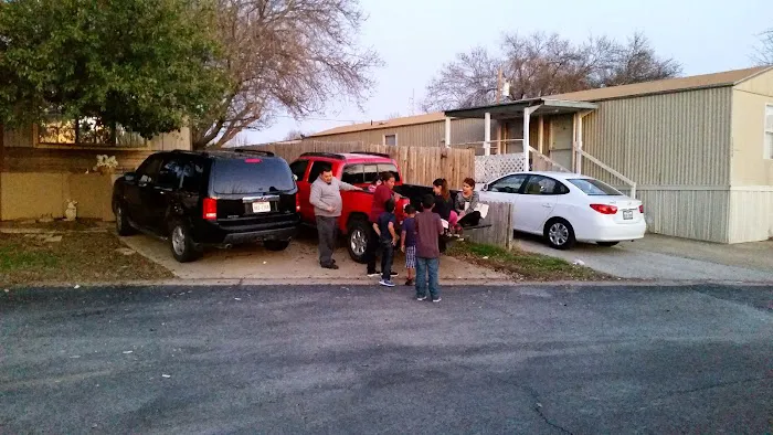 Lake Forest Mobile Home Park Picture 6