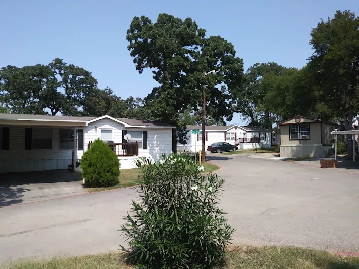 Lake Forest Mobile Home Park Picture 5
