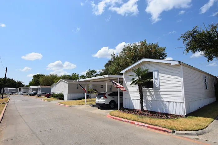 Grand Place Manufactured Home Community Picture 2