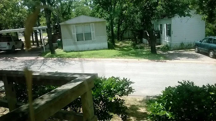 Leisure Living Mobile Home Park Picture 1