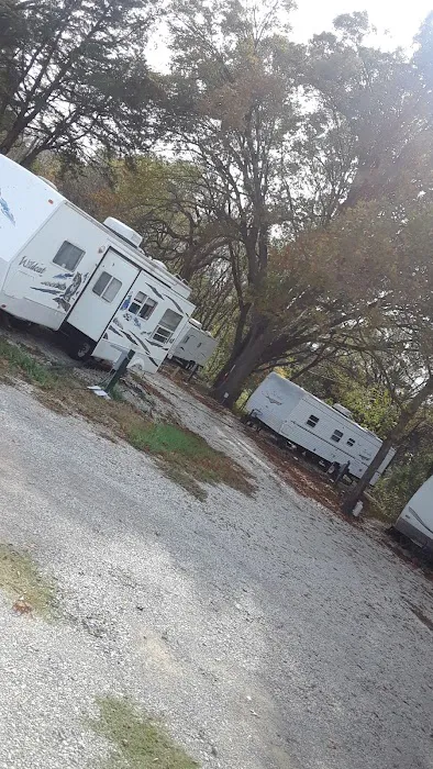 Eco-Stop RV Park Bratonia Picture 4