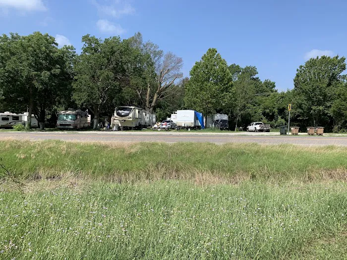 Eco-Stop RV Park Bratonia Picture 2