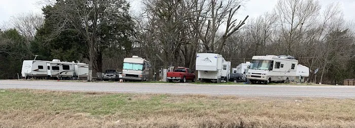 Eco-Stop RV Park Bratonia Picture 6