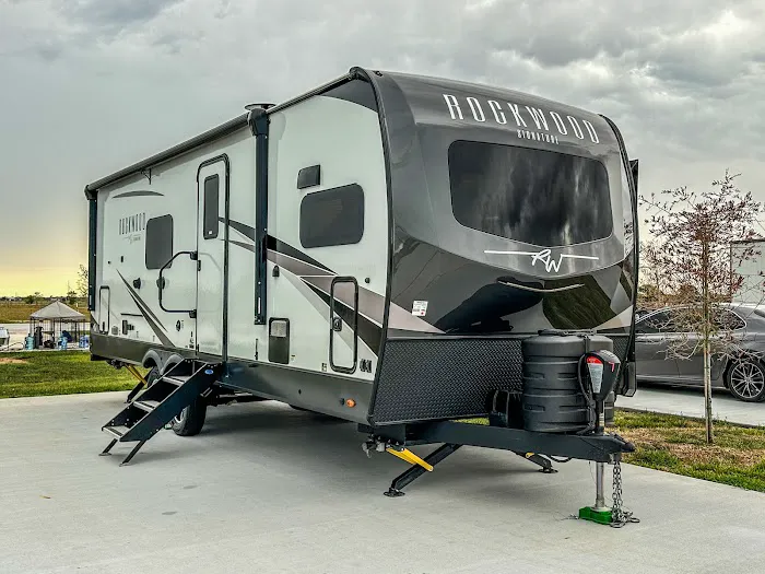 Jeske Rv Resort - Boat & Rv Storage Picture 6