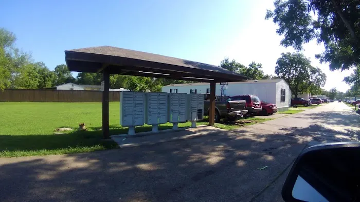 Highland Village Mobile Home Park Picture 4