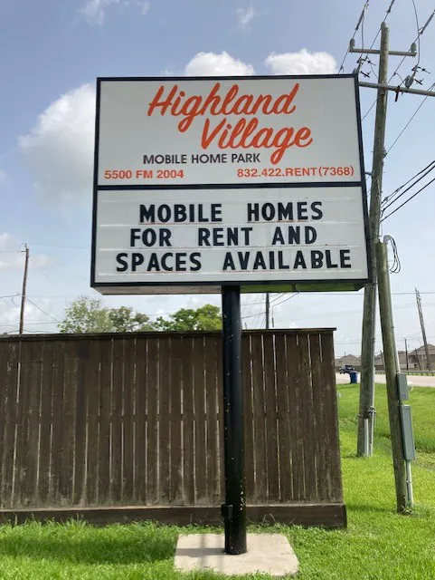 Highland Village Mobile Home Park Picture 5