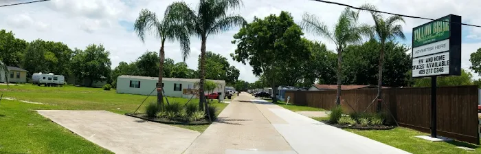 Highland Village Mobile Home Park Picture 6