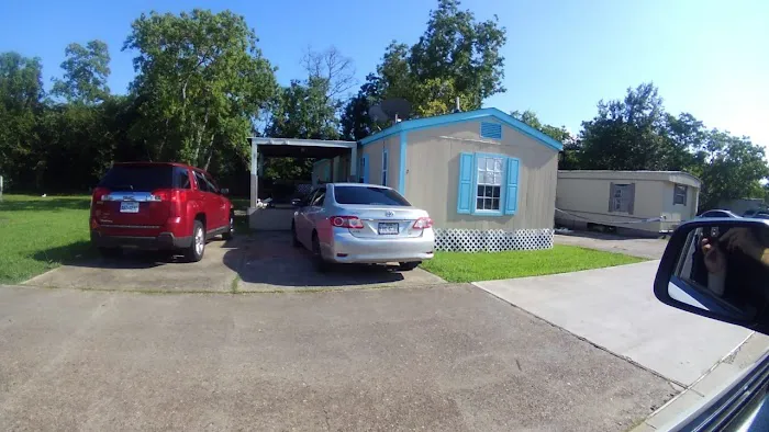 Highland Village Mobile Home Park Picture 7