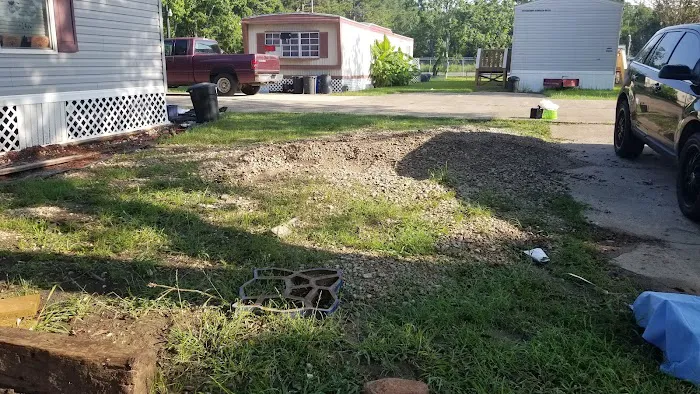 Highland Village Mobile Home Park Picture 10