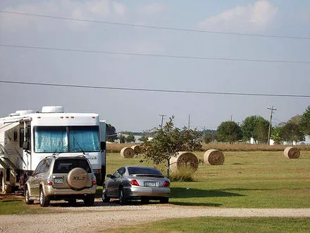 Dee's RV Park Picture 1