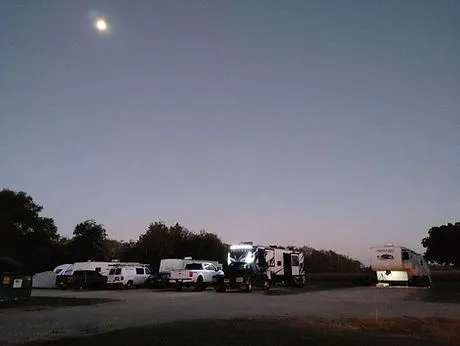 Dee's RV Park Picture 5