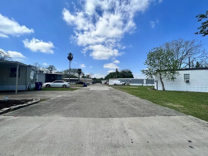 Sunset Harbor RV & Mobile Home Park Picture 4