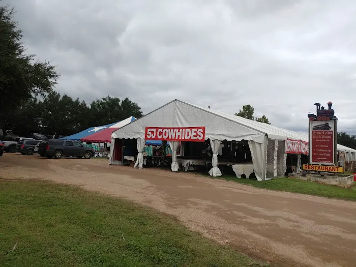 Round Top Roll Up RV Park Picture 10