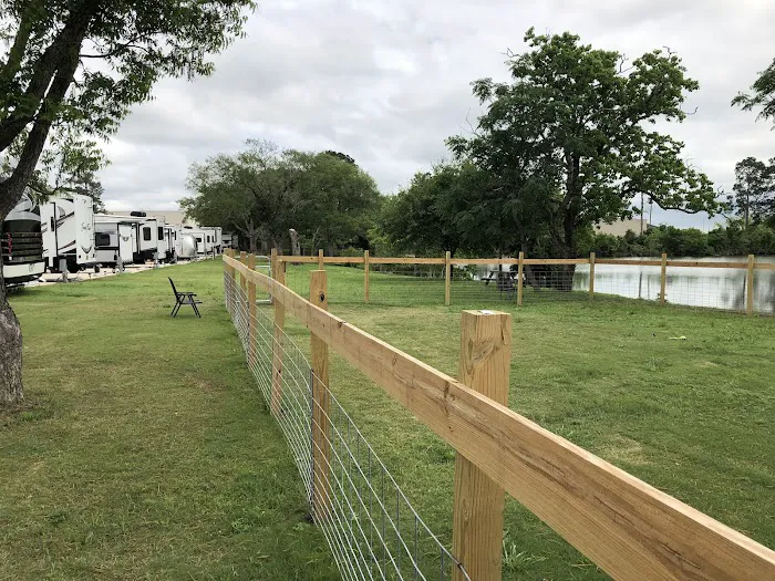 Sealy RV Park Picture 9