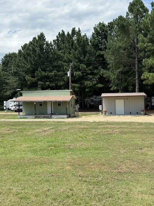 DW’s Lakeside RV Park Picture 3