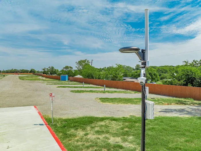 Lake Vibe RV Park Picture 2