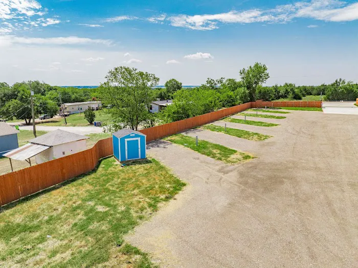 Lake Vibe RV Park Picture 9