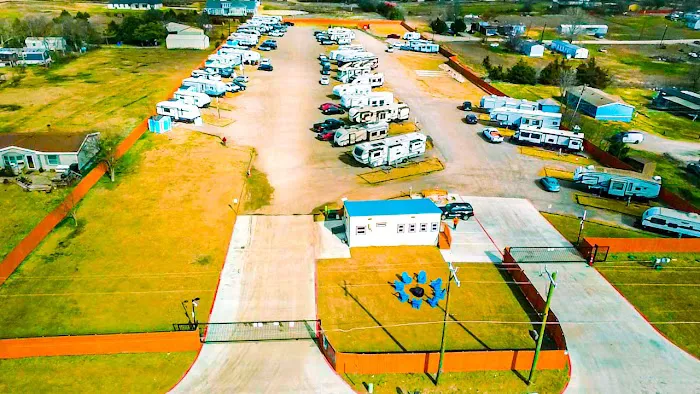 Lake Vibe RV Park Picture 7