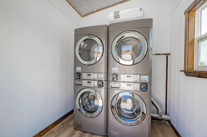 Lake Vibe RV Park Picture 6