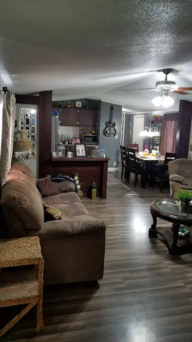 Oakwood Manufactured Home Community Picture 9