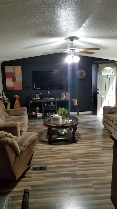 Oakwood Manufactured Home Community Picture 3