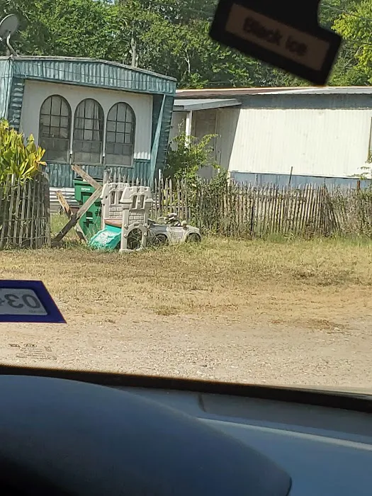 CAMERON MOBILE HOME COMMUNITY Picture 3