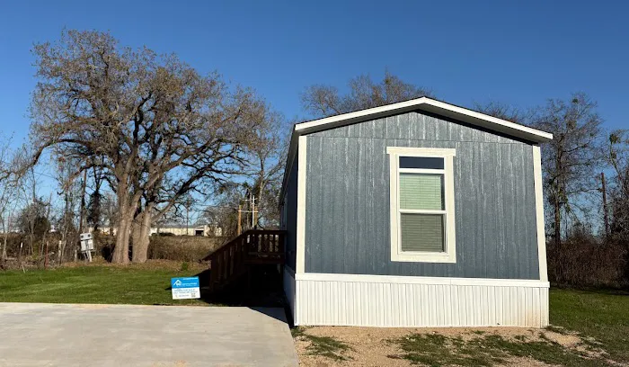 Los Robles Mobile Home Community Picture 1