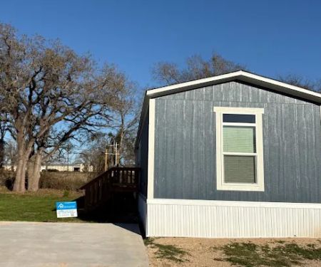 Los Robles Mobile Home Community