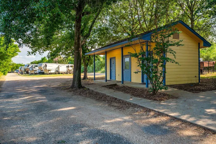 Rockdale RV Park Picture 9